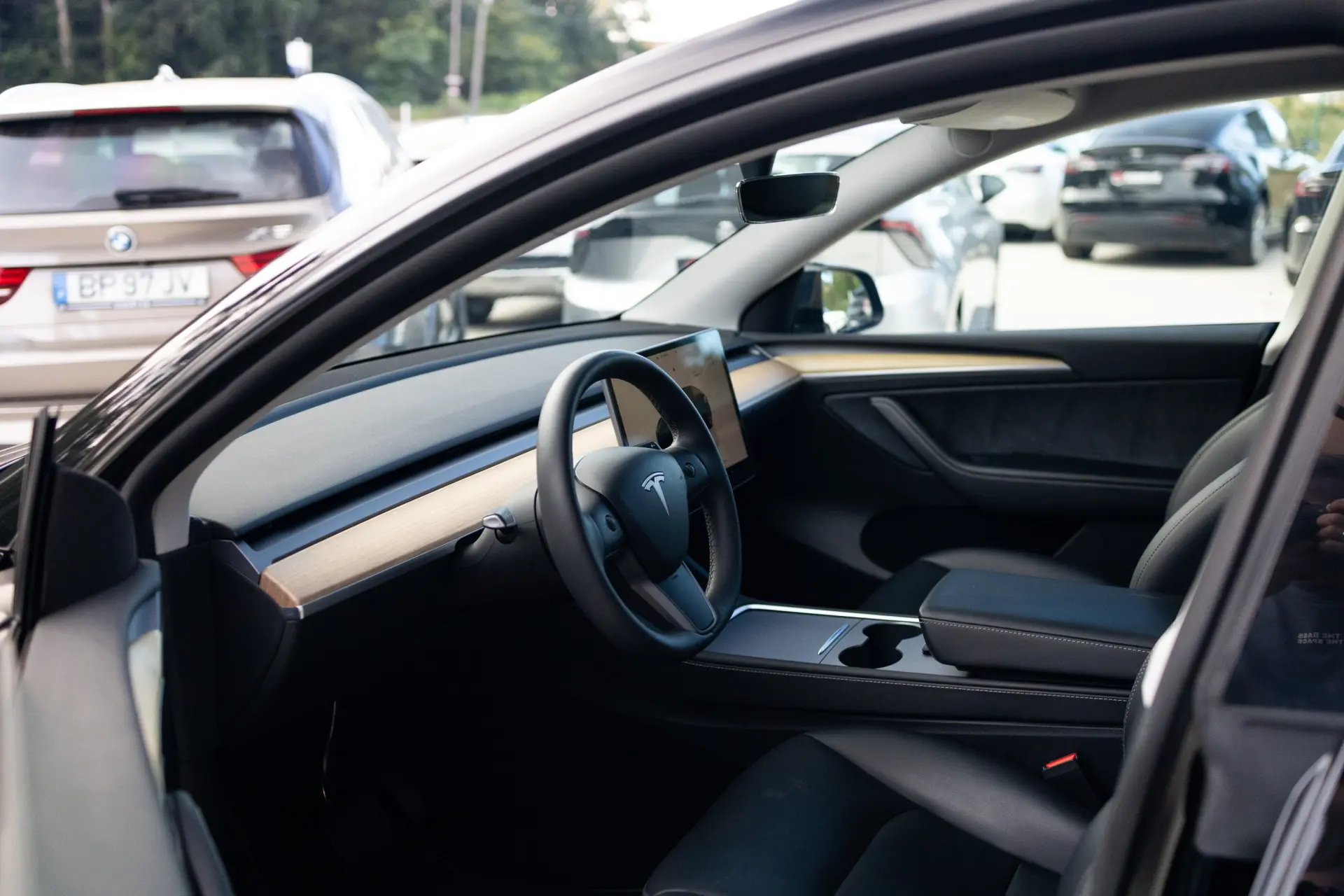 Tesla Model Y Standard 8