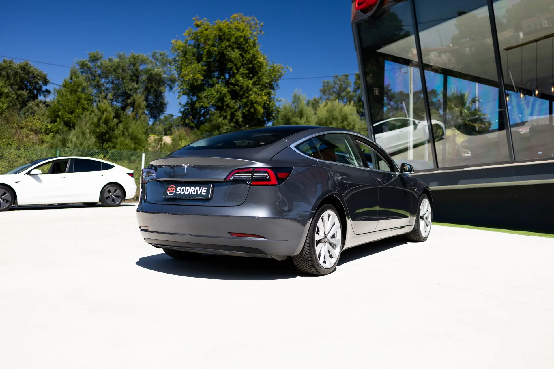 Tesla Model 3 Long-Range Dual Motor AWD 16