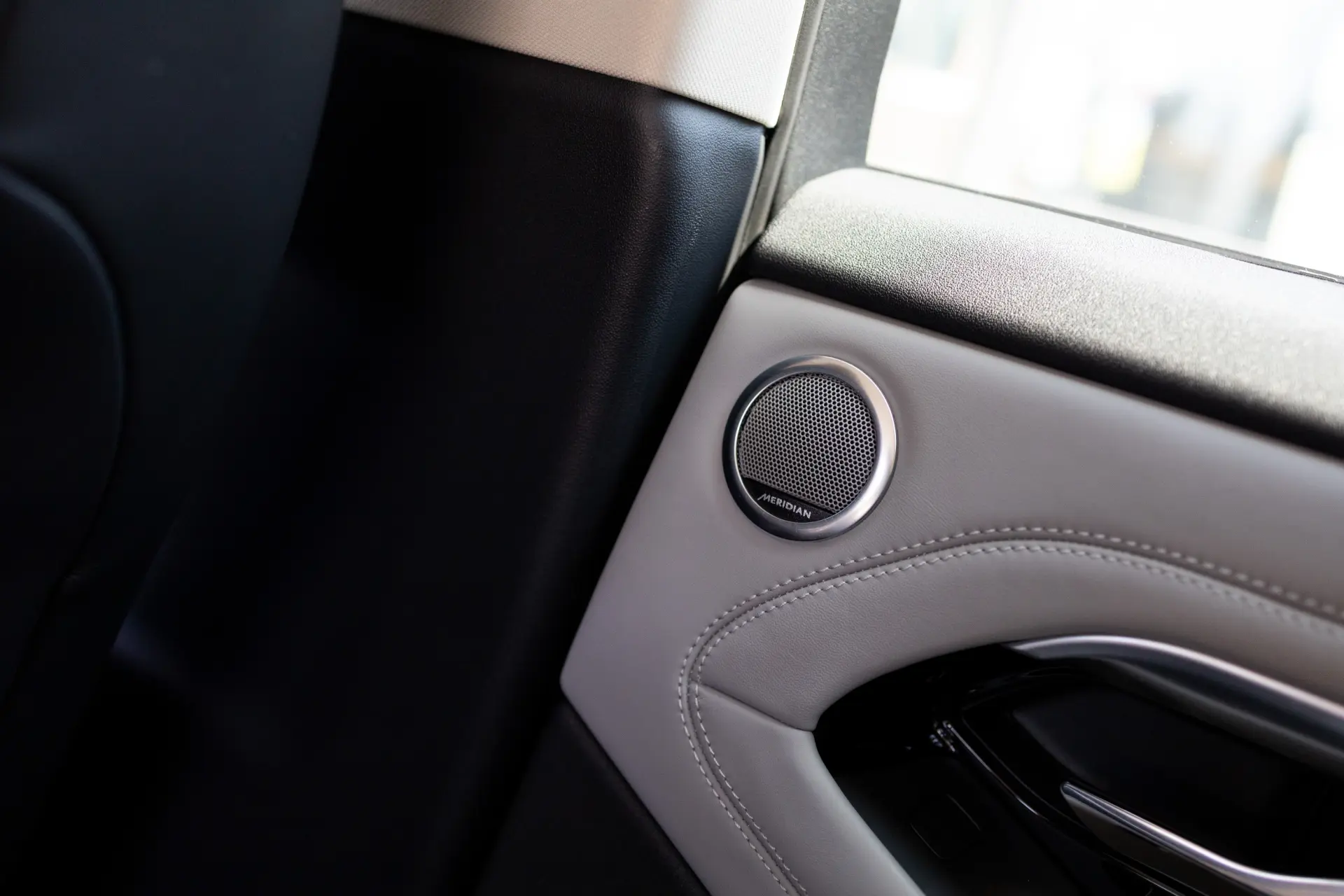 Land Rover Range Rover Evoque P300e R-Dynamic HSE 41