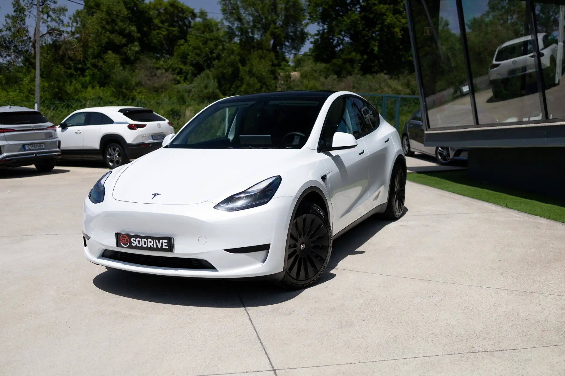 Tesla Model Y Standard 10