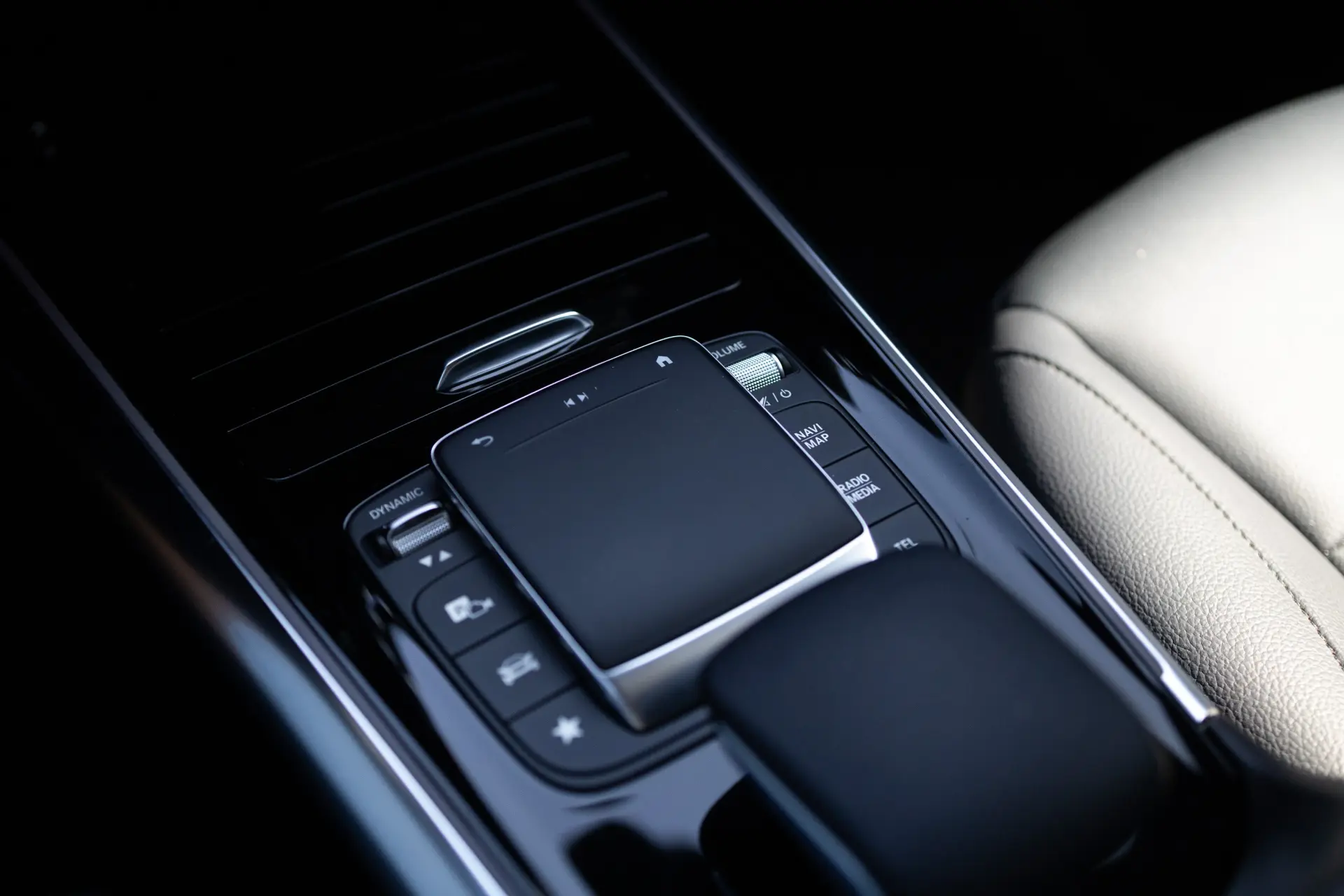 Mercedes-Benz EQA 350 4Matic Progressive 28
