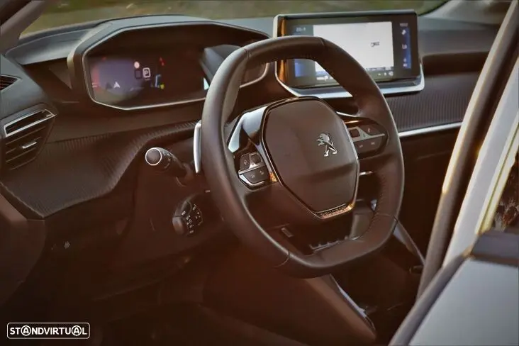 Peugeot 208 1.2 PureTech Allure EAT8 7