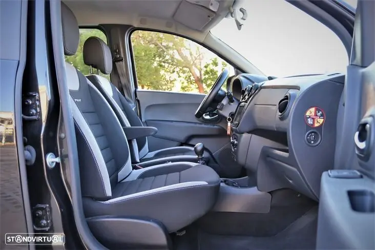 Dacia Lodgy 1.5 Blue dCi Stepway 7L 17