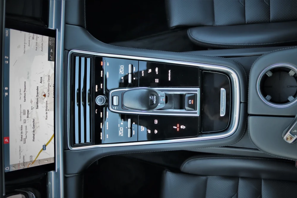 Porsche Panamera Sport Turismo 4 E-Hybrid 5