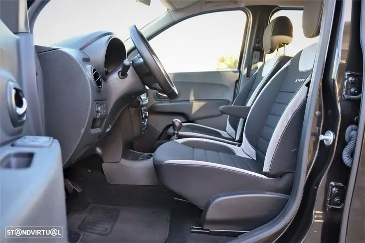 Dacia Lodgy 1.5 Blue dCi Stepway 7L 13