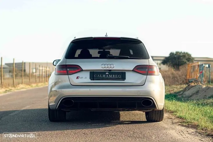 Audi RS4 Avant 4.2 FSi quattro S tronic 10