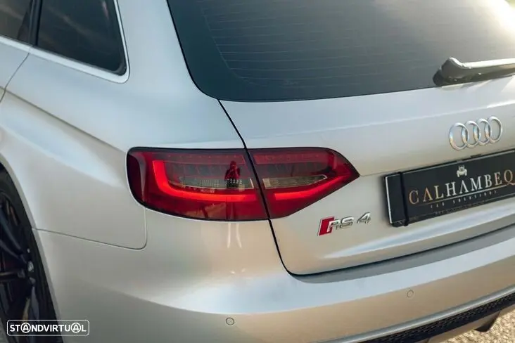 Audi RS4 Avant 4.2 FSi quattro S tronic 12