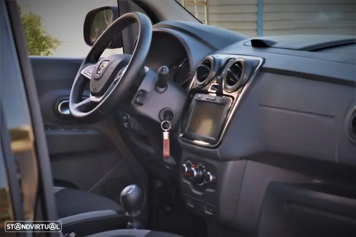 Dacia Lodgy 1.5 Blue dCi Stepway 7L 5