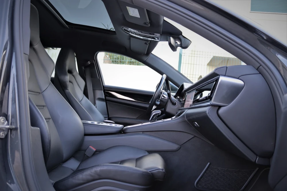 Porsche Panamera Sport Turismo 4 E-Hybrid 18