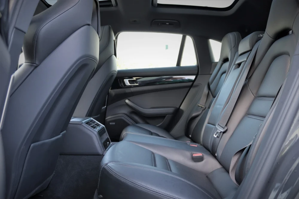 Porsche Panamera Sport Turismo 4 E-Hybrid 12
