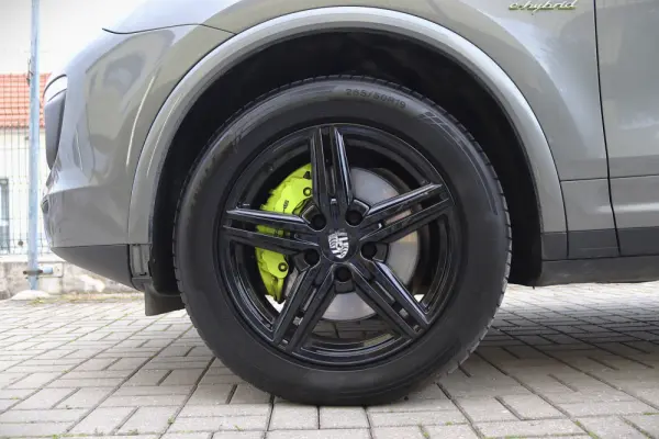 Porsche Cayenne S E-Hybrid 7