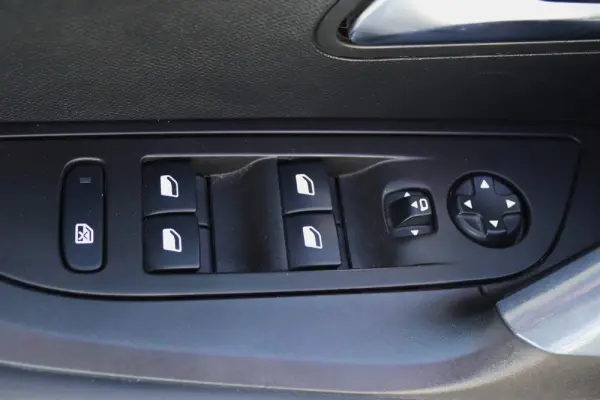 Peugeot 2008 1.5 BlueHDi Allure EAT8 17