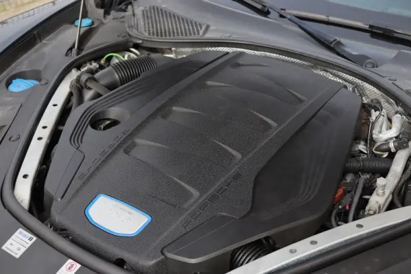 Porsche Panamera 4S Diesel 16