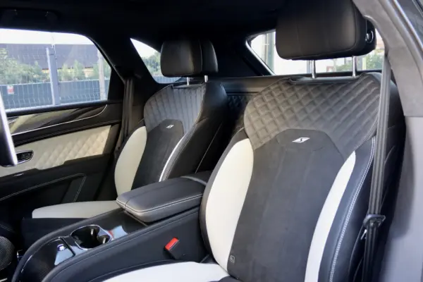 Bentley Bentayga V8 S Black Edition 47