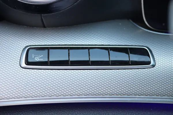 Mercedes-Benz E 220 d AMG Line 8