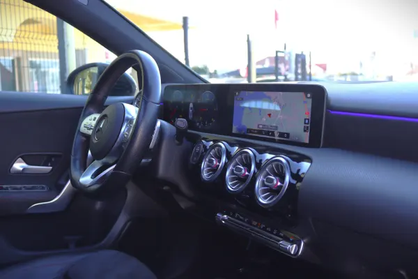 Mercedes-Benz A 180 d AMG Line Aut. 31