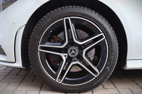 Mercedes-Benz CLA 250 e AMG Line 17