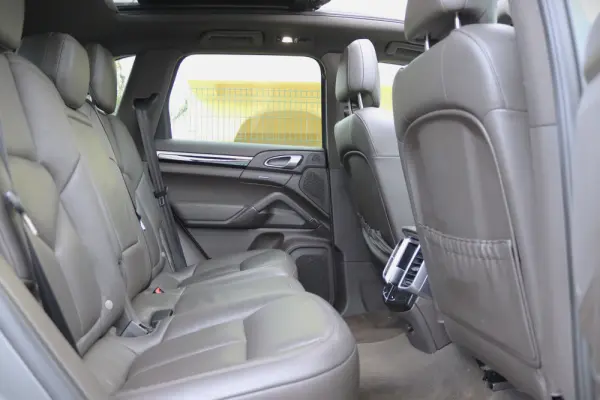 Porsche Cayenne S E-Hybrid 32