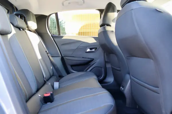 Peugeot e-208 50 kWh Allure 31