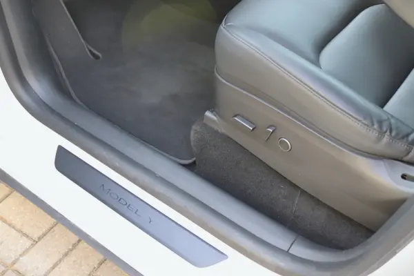 Tesla Model Y Standard 15