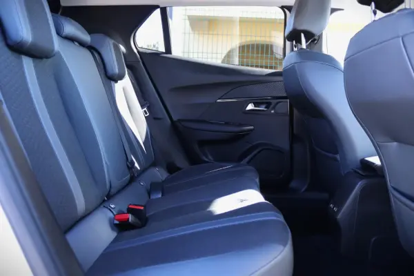 Peugeot 2008 1.5 BlueHDi Allure EAT8 23