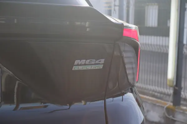 MG MG4 51 kWh Standard 12