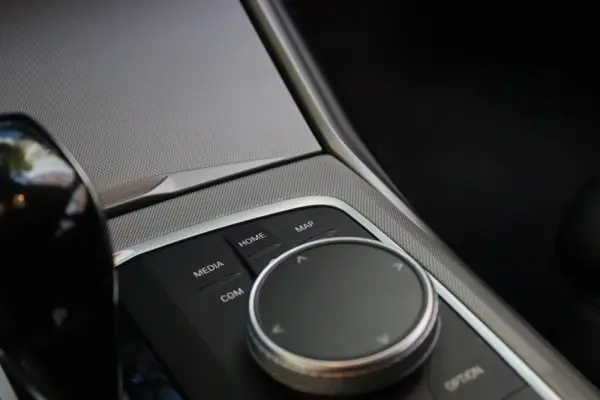 BMW 320 e Corporate Edition Auto 24