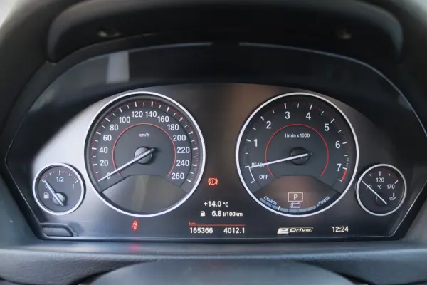 BMW 330 e iPerformance Pack M 22