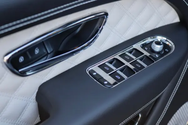 Bentley Bentayga V8 S Black Edition 23