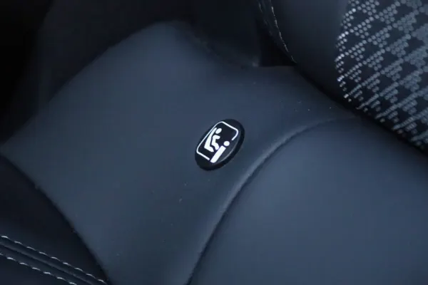 Peugeot e-2008 50 kWh GT 29