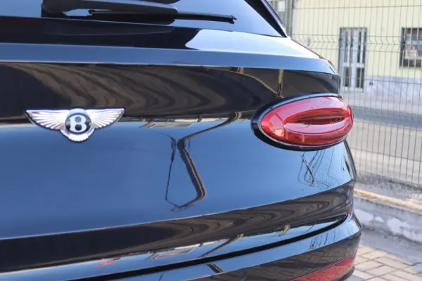 Bentley Bentayga V8 S Black Edition 12