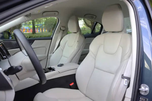 Volvo S60 2.0 T8 PHEV Plus Bright AWD 20