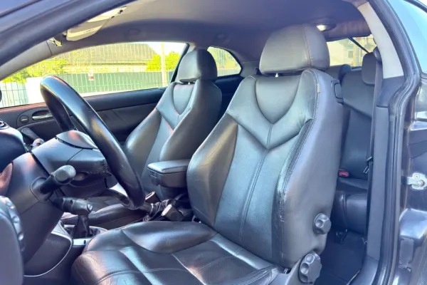 Alfa Romeo GT 1.9 JTD M-JET Blackline 16