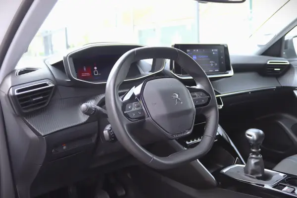 Peugeot 2008 1.2 PureTech Allure 9