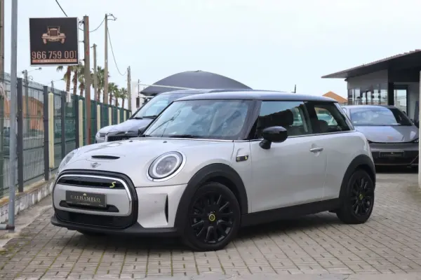 MINI 3 Portas Cooper SE Essential 1