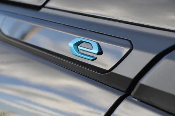 Peugeot e-2008 50 kWh GT 3