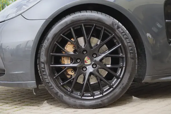 Porsche Panamera 4S Diesel 12