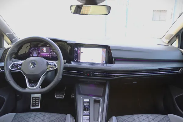 Volkswagen Golf 1.5 eTSI R-Line DSG 4