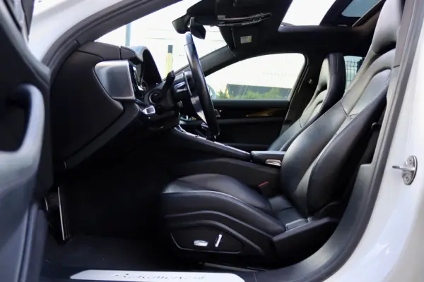 Porsche Panamera 4 E-Hybrid 21