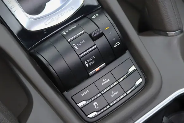 Porsche Cayenne S E-Hybrid 28