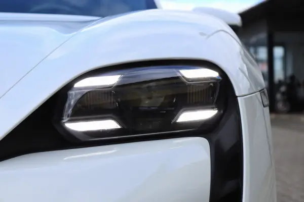 Porsche Taycan 4S 10