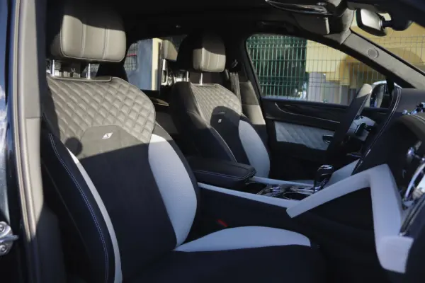 Bentley Bentayga V8 S Black Edition 44