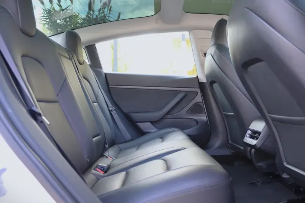 Tesla Model 3 Standard RWD Plus 29