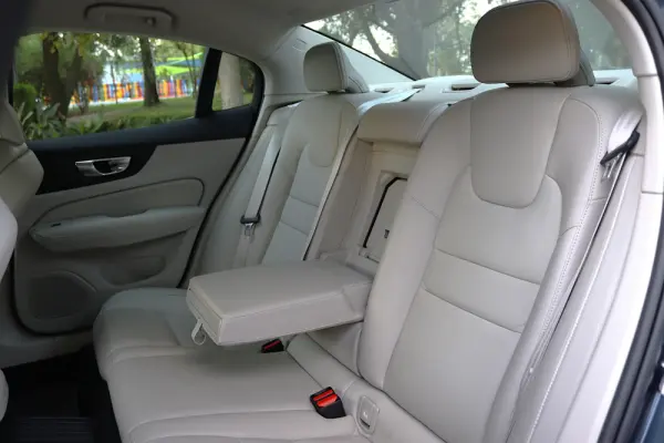 Volvo S60 2.0 T8 PHEV Plus Bright AWD 37