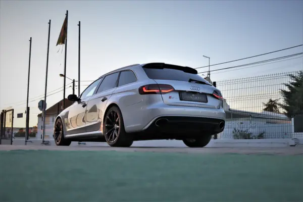 Audi RS4 Avant 4.2 FSi quattro S tronic 13