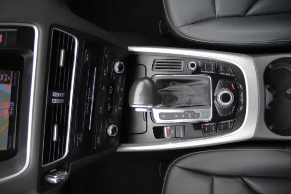 Audi Q5 2.0 TDI quattro S-line S-tronic 5