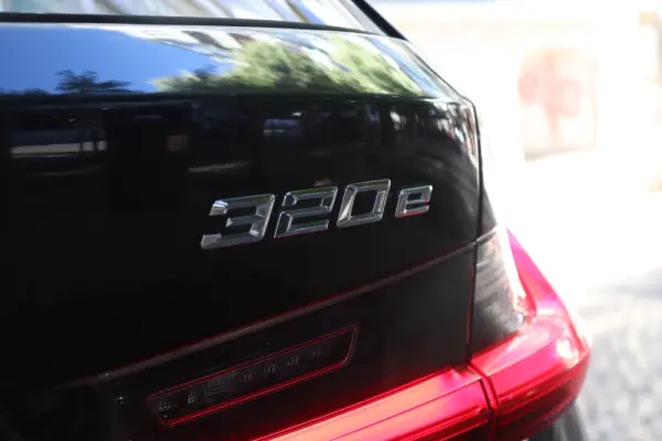 BMW 320 e Corporate Edition Auto 5