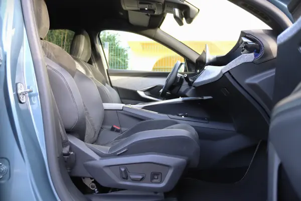 Peugeot 3008 1.2 Hybrid GT e-DCS6 26