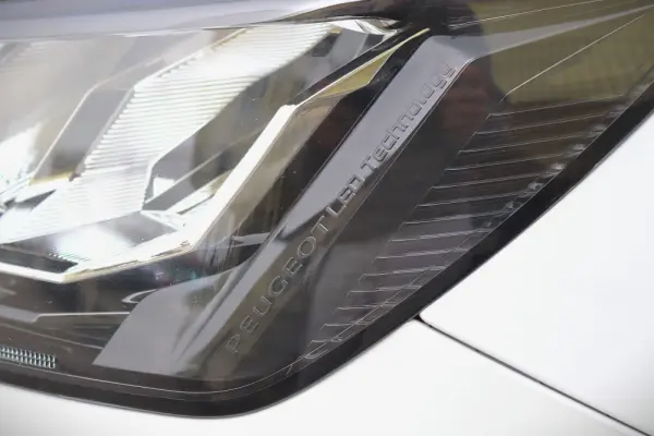 Peugeot 2008 1.2 PureTech Allure 4