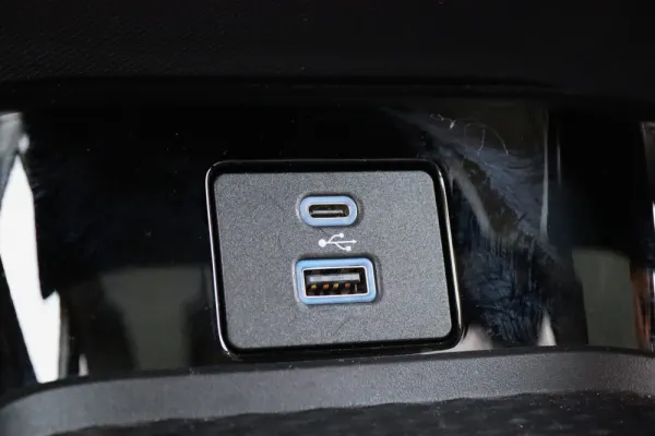 Ford Mustang Mach-E 75.7 kWh Base 25